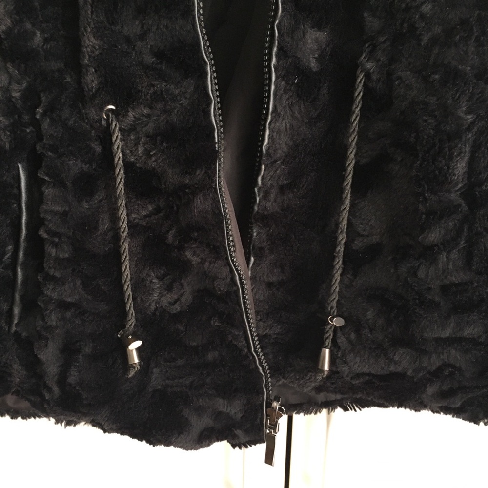 Vest - Picture 3 of 3